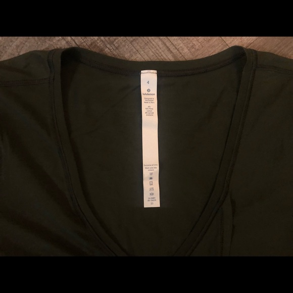 Women’s Lululemon Green Open Front V-Neck - Size 4 - Picture 2 of 2